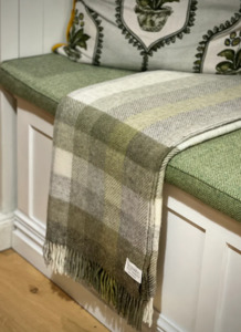 Pure New Zealand Wool Throw Wooldale Collection - Olive