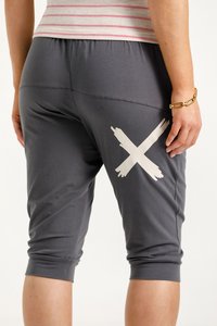 3/4 APARTMENT PANT GRAPHITE WITH IVORY