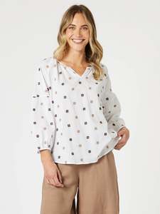 RATTAN EMBROIDERED TOP