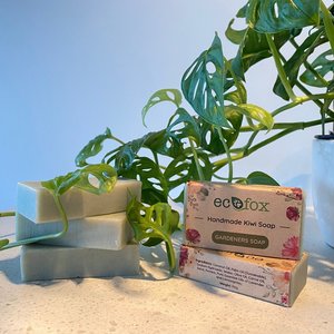 Eco Friendly Garden Essentials: Natural Handmade Gardeners Soap Bar - Exfoliating & Nourishing