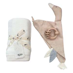 Gift Box : Muslin Goose Oat & Natural Cot Cellular