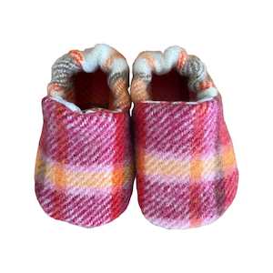 Baby Booties And Slippers: Vintage Wool Booties 6-12Mth: Fushia