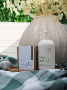 Products: Candle / Natural Hand & Body Wash Gift Bundle