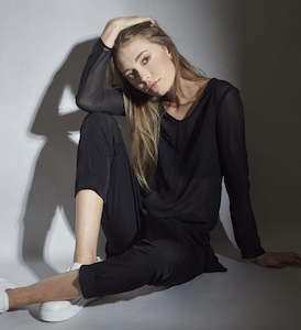 Women Men: MOOCHI top RRP$199 (8-10)