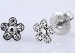 Diy Ear Piercing: DIY Ear Piercing Kit : Ear Piercing