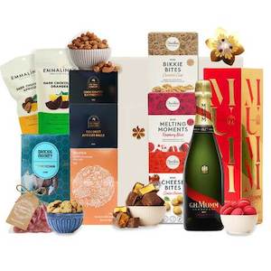 Champagne And Bubbles: Mumm Gift Hamper Luxury