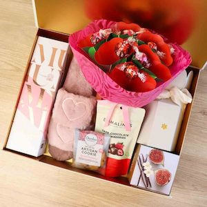 Mumm Champagne Pamper Hamper Large