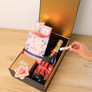 Galentines: Pamper Sparkling Gift Hamper