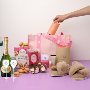 Pamper Tote with Perrier Jouet and Wine Glasses