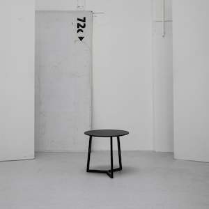 Teri Side Table Round - Med / Black + Oak