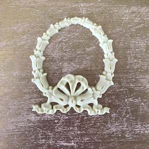 Bows: B21 - Bell Flower Wreath with Flat Bow