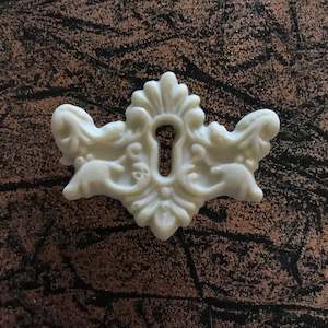Key Holes: E7 - Medium Victorian Escutcheon