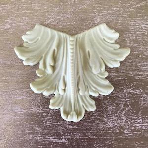 Legs: L4 - Acanthus and Bead Leg