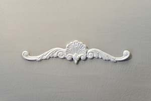 Pediments: P11 - Shell and Leaf Pediment