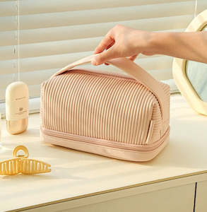 Personal Care: Large Capacity Cosmetic Case