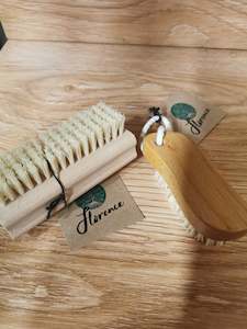 Household Items: Florence - Nail Brush Tampico & Beechwood