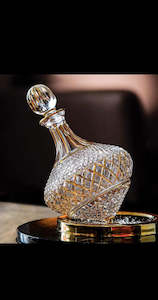 Crystal Decanter: Luxury 360° Rotating Gold Crystal Decanter