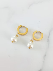 New: JOJO Pearly Round Earrings