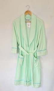 Bathrobes: Lightweight velour robe Mint