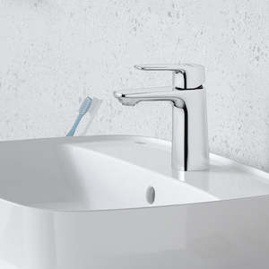 American Standard: AMERICAN STANDARD SIGNATURE BASIN MIXER CHROME