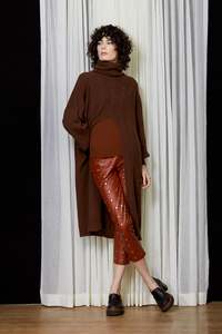 Frontpage: Long Cable Tunic in Nutmeg