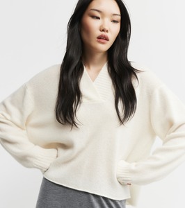 Featherweight: Featherweight Cashmere V - Cream