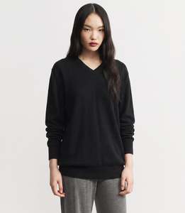 Best Sellers: Signature Relaxed Cashmere V-Neck - Black