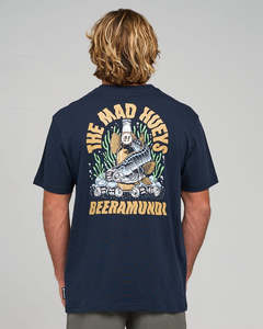 THE MAD HUEYS BEERAMUNDI | SS TEE