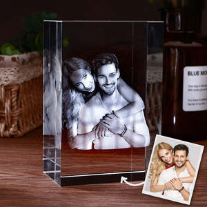Specials Gifts: 2D/3D Laser Engraved Crystal Cube Photo Frame with 1-4 People