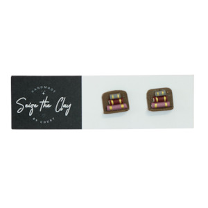 All: Bookshelf Studs 02