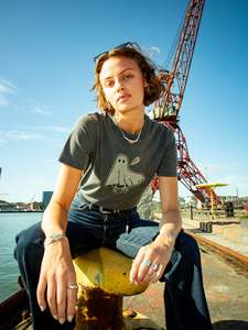 Nudie: Nudie - Joni Pale Ghost Tee - Antracite