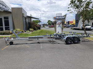 Boat Trailers: DMW Premier 690THD Boat Trailer