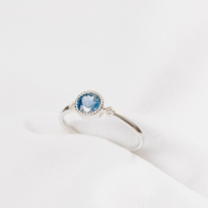 Wedding Rings: Antique look Sapphire