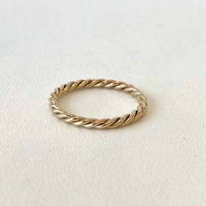 Gold: Chunky Twisted Wire Band