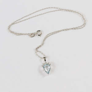 White Gold: Aquamarine Pendant