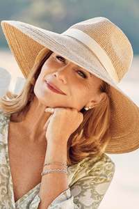 Products: Canopy Bay by Deborah Hutton - Avignon