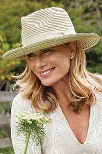 Canopy Bay by Deborah Hutton - Banksia Fedora