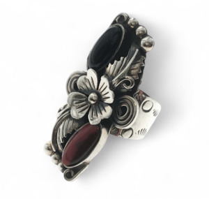 Rings: Floral Large Onyx & Carnelian Sterling Silver Ring