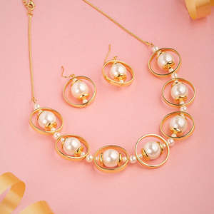 Necklace: Estele - Fancy and fashionable Pearl Encirlced necklace set