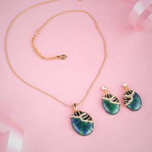 Tender Green Elliptical Pendant Set