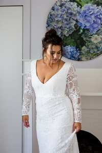 Bridal – Etcetera Bridal: Daisy – Calla Curve