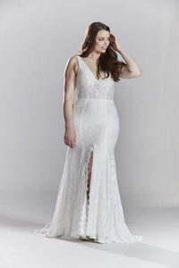 Bridal – Etcetera Bridal: Daisy – Desert Lily Curve