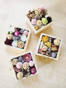Dried Flowers And Wreaths: Dried floral boxes