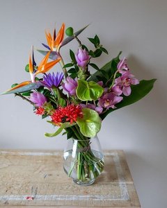 Suzie - Structural and bright flower bouquet - evergreen floral