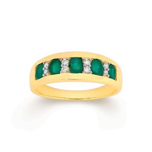 Diamond Rings: 9K YELLOW GOLD EMERALD & DIAMOND RING