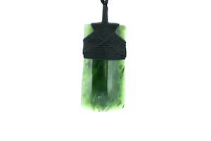 Pounamu: NZ greenstone toki carved by bill Goodwin