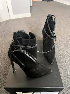 Yves Saint Laurent: Saint Laurent Ankle boots
