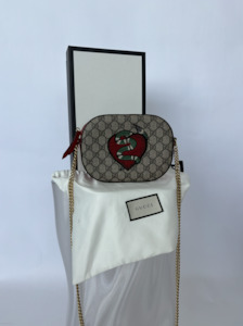 1000 1999: Gucci Kingsnake Heart Mini GG Supreme Chain Crossbody Bag - FULL SET