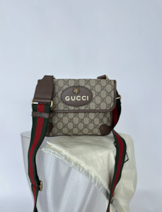 1000 1999: Gucci GG Supreme Small Messenger Bag