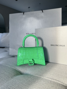 2000 2999: Balenciaga Hourglass Handbag in Small - Green